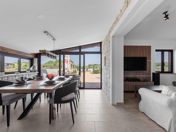 Villa | Dining - Apartment in Croatia Near the Adriatic Coast (Novigrad)