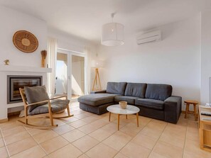 House | Living room - Premium Villa With Swimming Pool (Lagos)