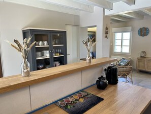 Interior - 708 - Maison Lanruen, feet in the water. (ERQUY)