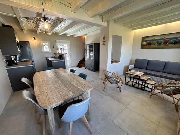 Interior - 708 - Maison Lanruen, feet in the water. (ERQUY)