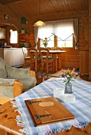 Apartment | Dining - Holiday Home Anja in Motten (Motten)