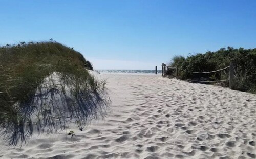 Last minute Cape cod rental
  Bikes,  Beach ,ac  ,laundry ,ping pong table 