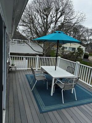 Outdoor dining - Last minute Cape cod rental
Bikes, Beach ,ac ,laundry ,ping pong table (Dennis)