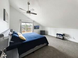 3 bedrooms, desk, iron/ironing board, travel cot