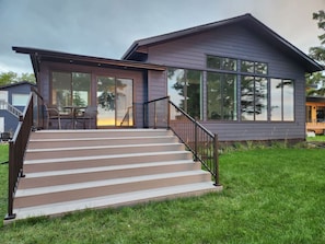 Exterior detail - Boho Luxe Lakefront Cottage (Gimli)