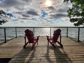 Terrace/patio - Boho Luxe Lakefront Cottage (Gimli)