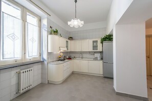 Fridge, microwave, stovetop, coffee/tea maker