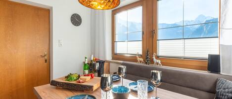 تناول الطعام