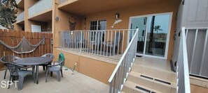 Condo, nhiều giường, sân hiên, quang cảnh hồ bơi (Fiesta Sol #110) | Khu ẩm thực ngoài trời