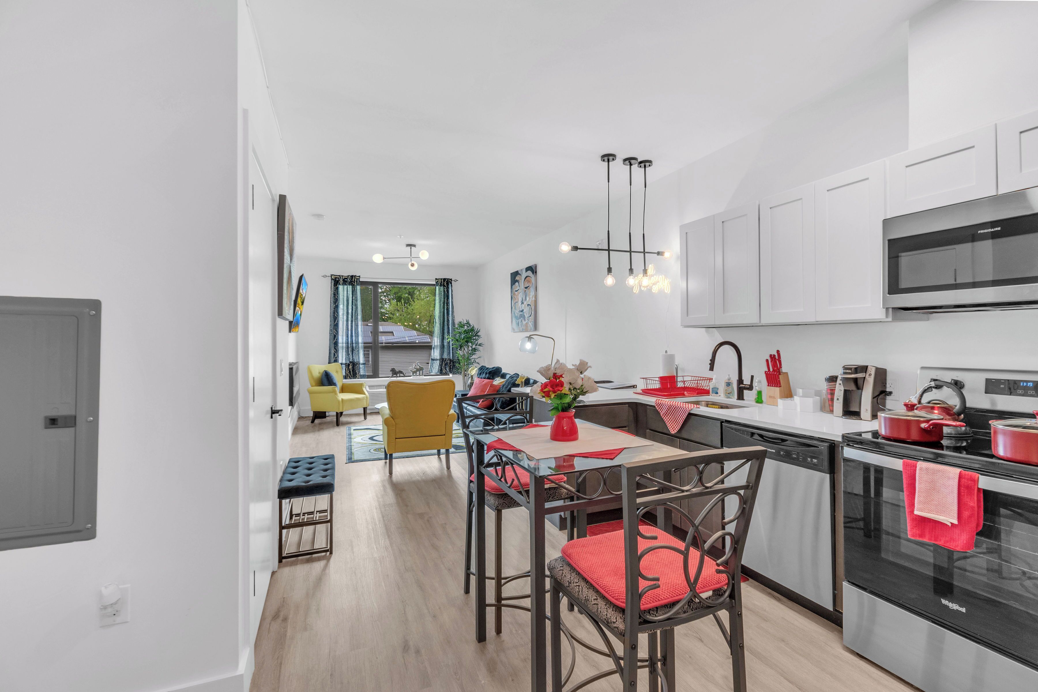 Kühlschrank, Mikrowelle, Ofen, Herdplatte