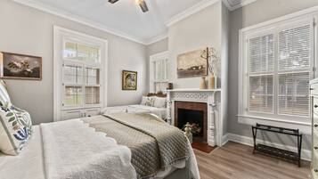 5 bedrooms, desk, iron/ironing board, travel crib