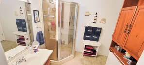 House, Multiple Beds, Patio (Fish Crazy House) | Bathroom - Fish Crazy House (Port Isabel)