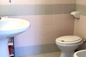 Suihku, bidee, pyyhkeet