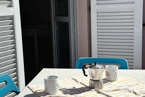 Outdoor dining - Palme 14 - Marcelli, two-room apartment with small terrace, Residence Le Palme (Marcelli)