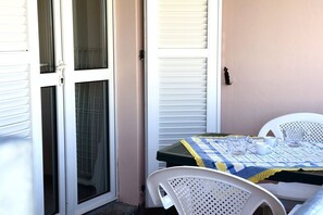 Outdoor dining - Palme 2/A - Marcelli, two-room apartment with sea view, Residence Le Palme (Marcelli)