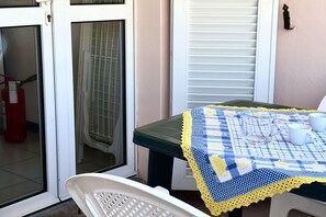 Outdoor dining - Palme 2/A - Marcelli, two-room apartment with sea view, Residence Le Palme (Marcelli)