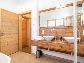 Chalet | Bathroom