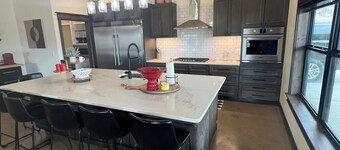 Cozy retreat located in the perfect location for views of the mountains and lake