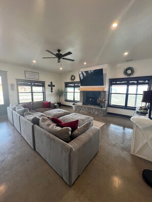 Smart TV, fireplace