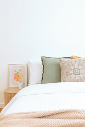 4 habitaciones, tabla de planchar con plancha, wifi y ropa de cama 