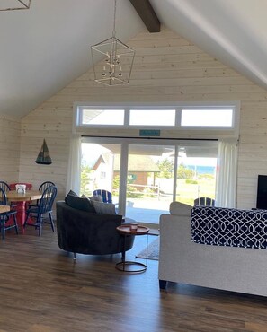 Living area - South shore beauty (Albany)