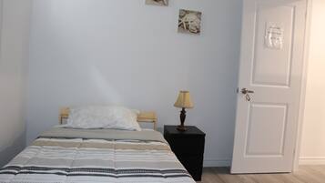 2 makuuhuonetta, silitysrauta/-lauta, Wi-Fi, vuodevaatteet