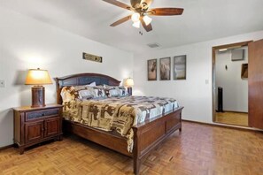 4 bedrooms, iron/ironing board, WiFi, bed sheets