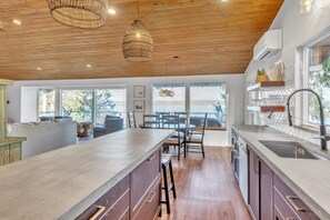 Interior - Sleeps 9, Family, dog friendly, waterfront beach house. (Longbranch)