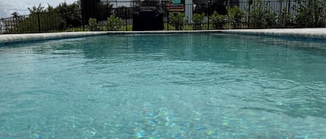 Piscine extérieure, piscine chauffée