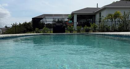 Waterfront Escape 4 Bedroom 2 Bath With Private Pool, Kayaks, Harbor Access