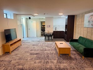 Economy Studio, 2 Queen Beds | Egyptian cotton sheets, premium bedding, soundproofing - Arluxia (Auckland)