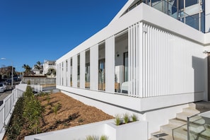 Front of property - Arluxia (Auckland)