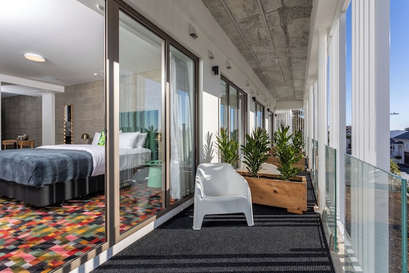 Deluxe Studio, City View | Egyptian cotton sheets, premium bedding, individually decorated - Arluxia (Auckland)