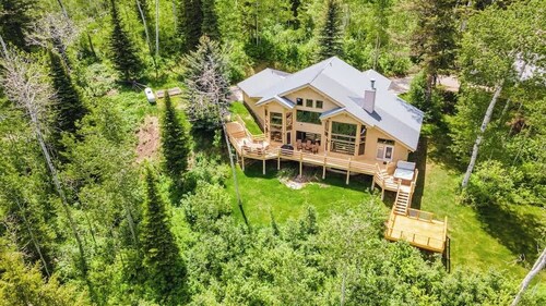 Teton Homestead: Majestic 22-Acre Estate + Views