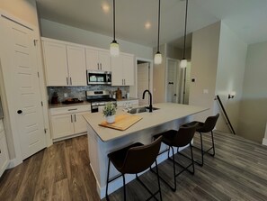 Fridge, microwave, oven, stovetop - Spacious Luxury Townhome across from Slopes at Purgatory w/Game Room (Durango)