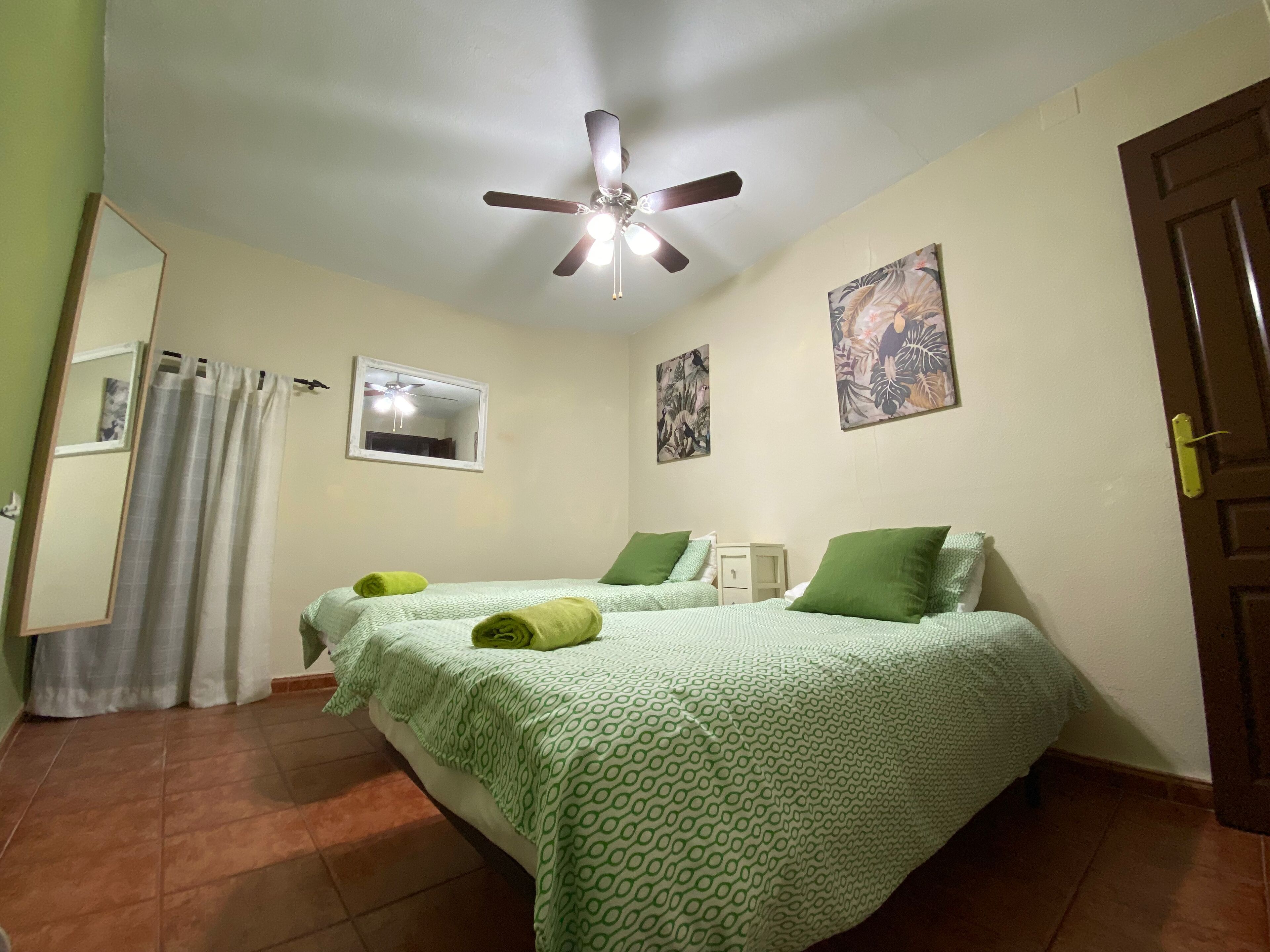 4 bedrooms, iron/ironing board, WiFi, bed sheets