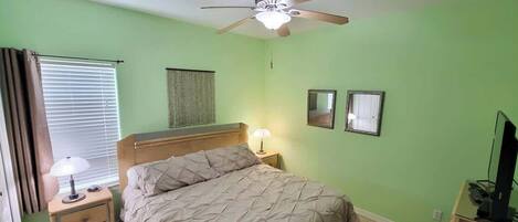 Condo, Plusieurs lits, cuisine, vue sur la piscine | 2 chambres, décor unique, ameublement unique