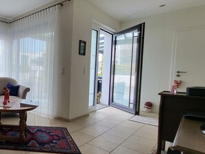 Interior - Uitzicht op de Pellenz (Andernach)