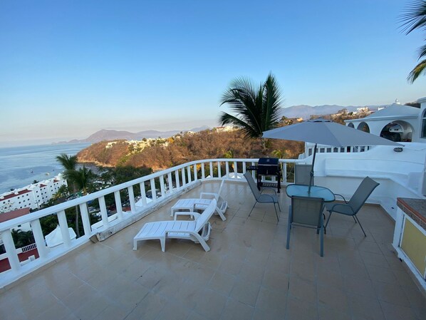 Deluxe Apartment, Beach View | Terrace/patio