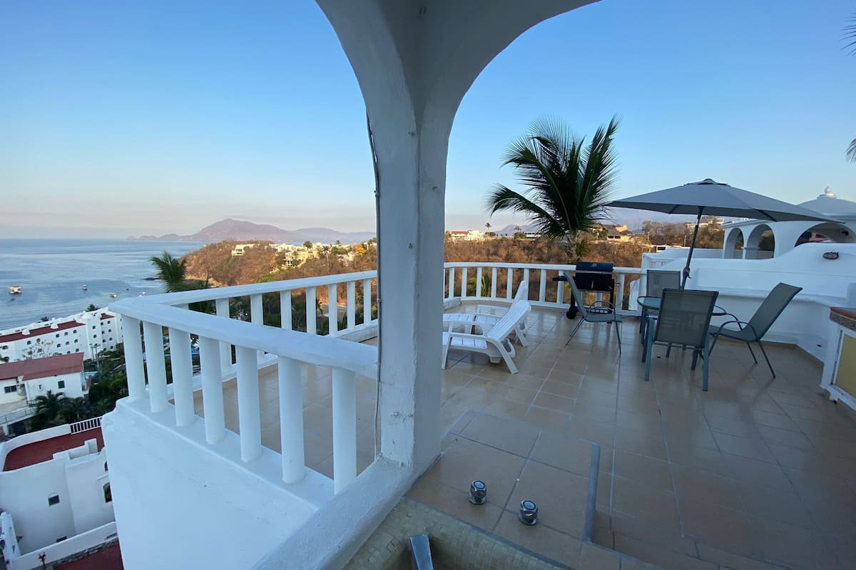 Deluxe Apartment, Beach View | Terrace/patio
