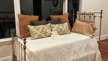 2 bedrooms, desk, iron/ironing board, travel cot