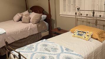 2 bedrooms, desk, iron/ironing board, travel crib