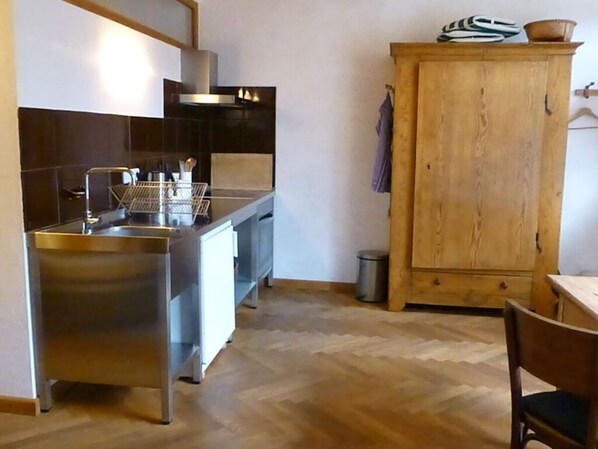 Appartement | Privékeuken | Een oven, een waterkoker, een broodrooster