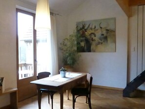 Dining - Linden Leaf" Left Comfortable Vacation Home (Urbar)