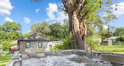 Fun & Relaxing 2BR/2BA Basement– Hot Tub, Sauna, Arcade & Projector, Sleeps 7