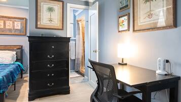 2 bedrooms, desk, WiFi, bed sheets