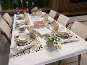 Dining - Casa de Luxo, com Piscina na Penha, ZL. Aceita day use até 30 Pessoas (Jardim Popular São Paulo)