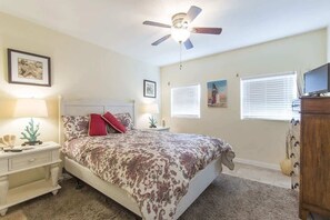 Nhà, nhiều giường, sân hiên, quang cảnh vườn (Pompano Beachview Home) | 4 phòng ngủ, trang trí khác biệt