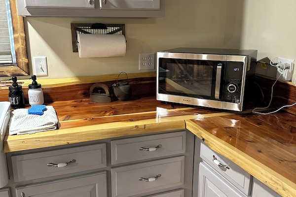 Réfrigérateur, micro-ondes, plaque de cuisson, lave-vaisselle