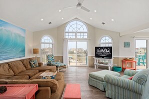 TV - The Good Stuff: Oceanside, Private Pool, Two Hot Tubs, Easy walk to Beach! (Corolla)